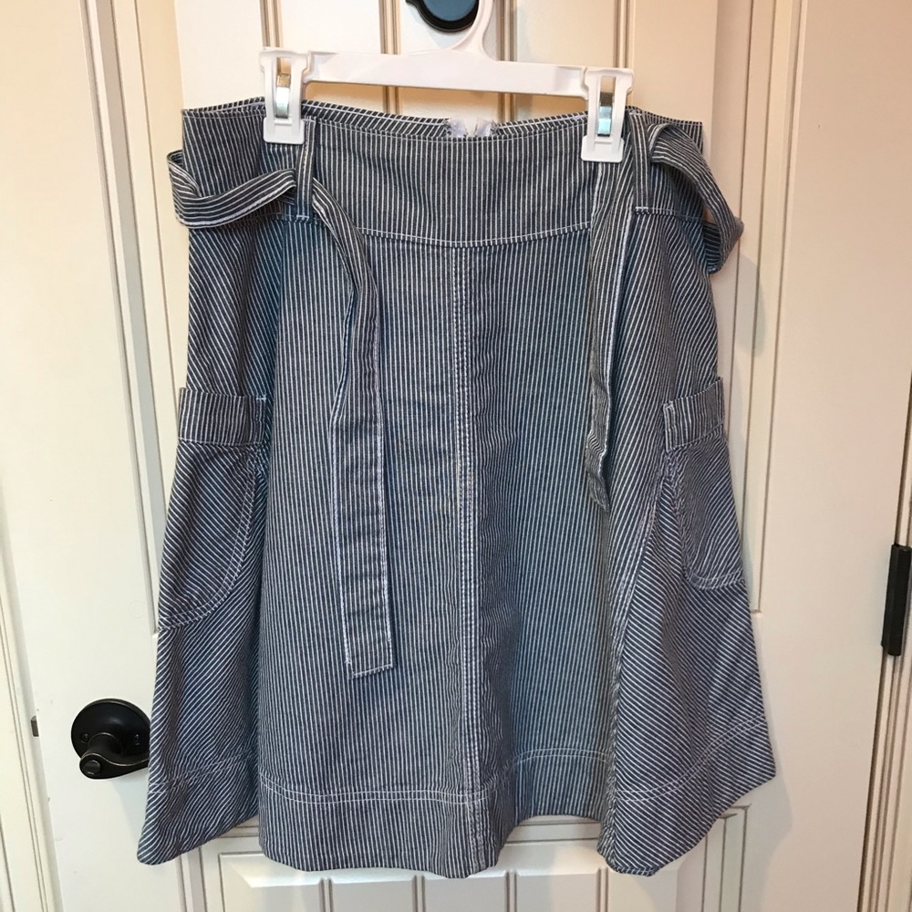 women’s navy blue and white denim skirt